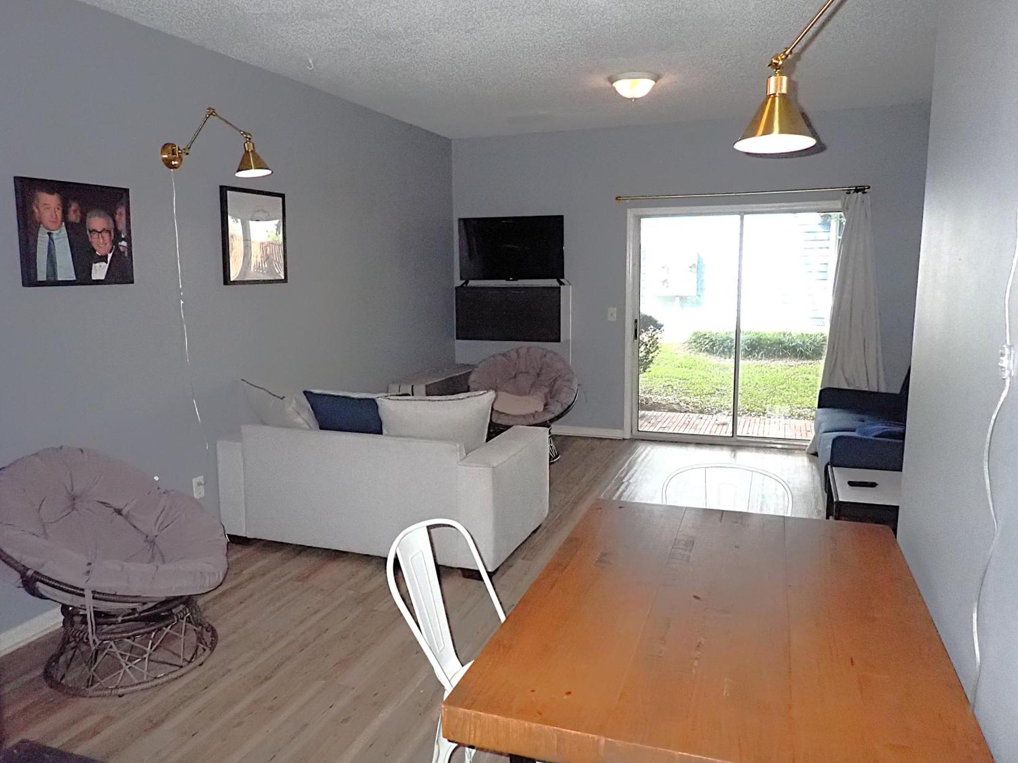 Garden Level 1br Condo, Luxury Suite, 1pm Check-in Wilmington
