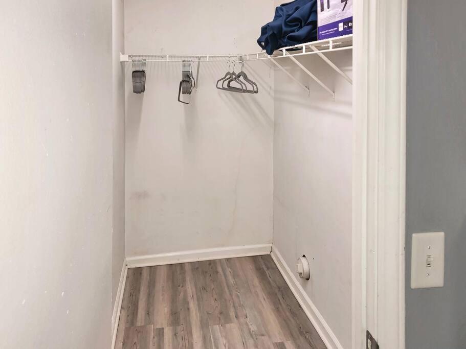 Garden Level 1br Condo, Luxury Suite, 1pm Check-in *