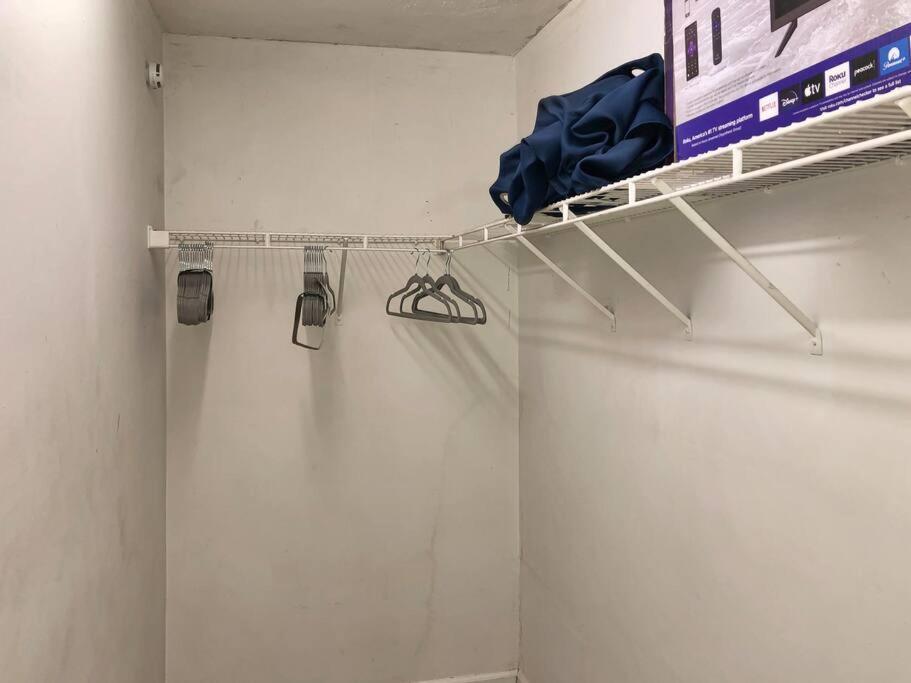 Garden Level 1br Condo, Luxury Suite, 1pm Check-in *