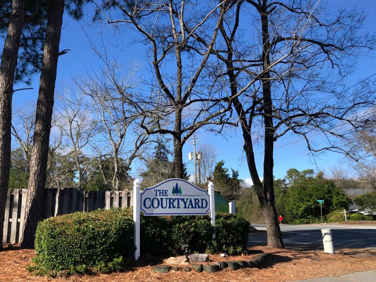 Garden Level 1br Condo, Luxury Suite, 1pm Check-in Apartment
